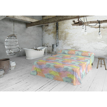 Blaues Bettwäsche-Set mit Mehrfarbigem Muster in einem Schlafzimmer im rustikalen Stil.