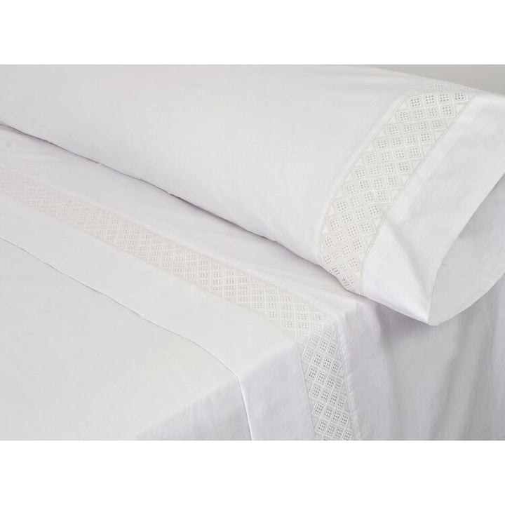 Weißes Pierre Cardin ELISA Bettwäsche-Set King Size mit gewebtem Muster.