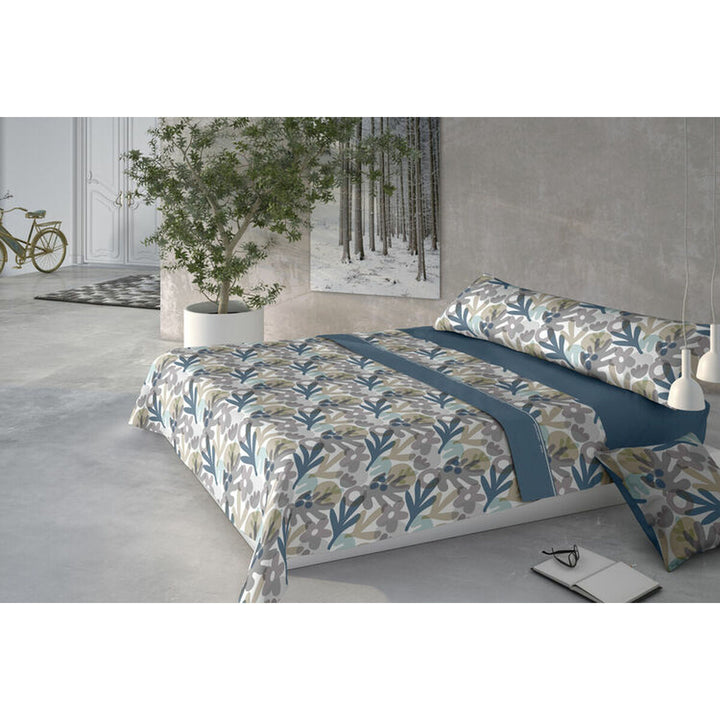 Blaues Pierre Cardin Bettwäsche-Set mit floralem Muster für Einzelmatratze.