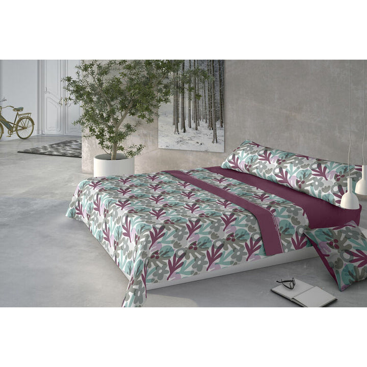 Violettes Pierre Cardin CORALINA LILI Bettwäsche-Set mit floralem Muster für Doppelbett.