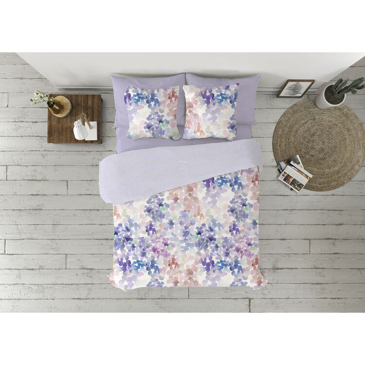 Violettes Bettbezug-Set im King Size Format mit Blumenmuster und Punktmuster.
