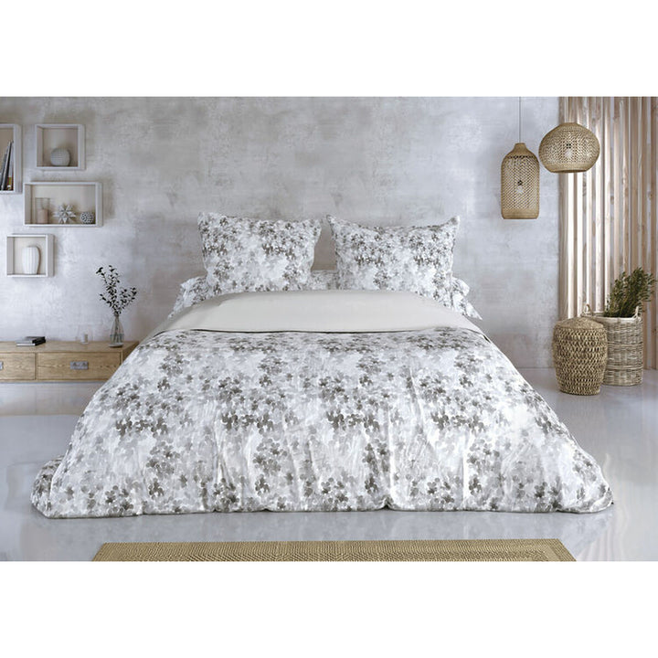 Graues Pierre Cardin Bettbezug-Set LUCIA King Size mit floralem Muster und Kissenbezügen.