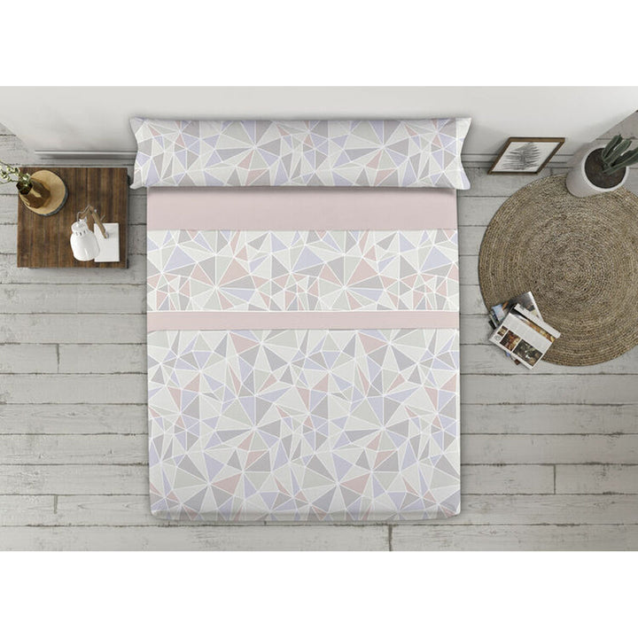 Violettes Bettwäsche-Set mit geometrischem Muster für Doppelmatratze. Modernes Design für Schlafzimmer.