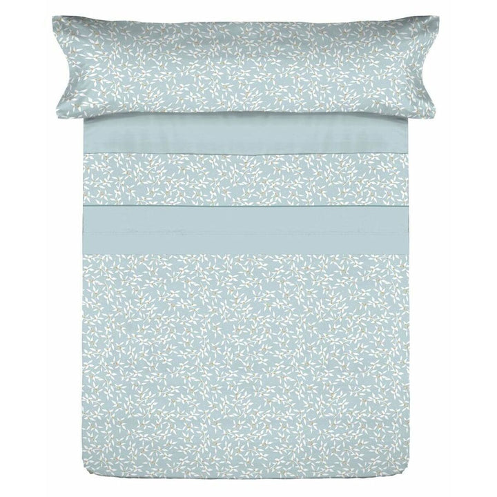 Bettwäsche-Set mit Blätter Design und hellblauen Streifen für Doppelmatratze.