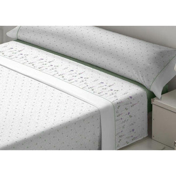 Weiß-grünes Bettwäsche-Set im King-Size-Format mit zarten Blumenmustern.