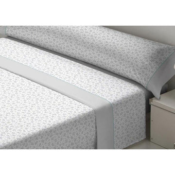Graues Desire King Size Bettwäsche-Set mit floralem Muster und farblich abgesetzter Borte.