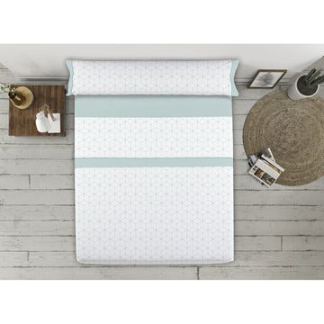 Bettwäsche-Set für Doppelmatratze mit blauem Würfelmuster. Modernes Design für Schlafzimmer.
