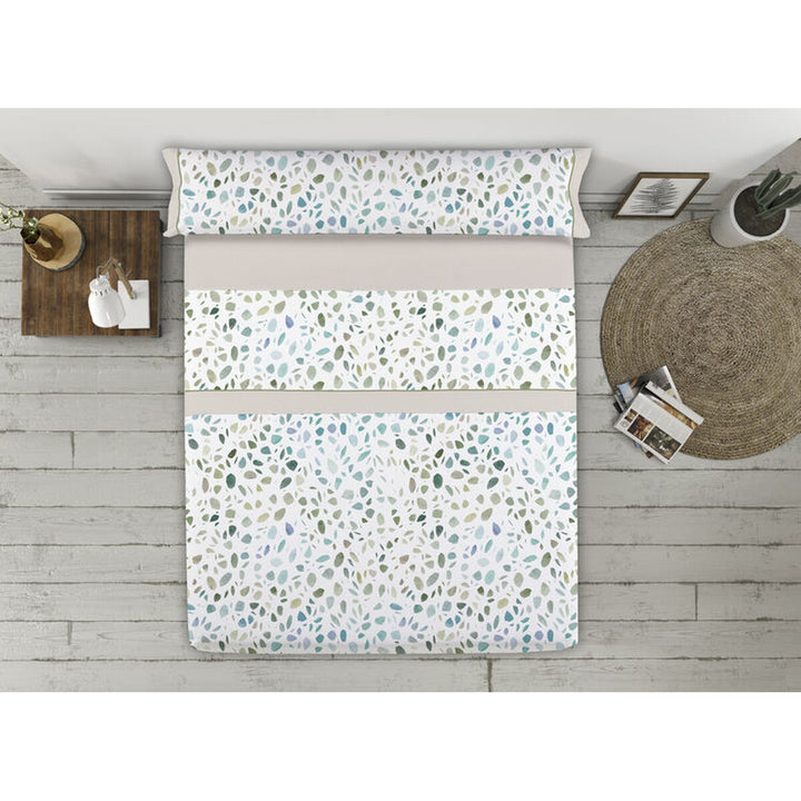 Bettwäsche-Set für Doppelmatratze mit Blattmuster. Elegante Textilien für Schlafzimmer.