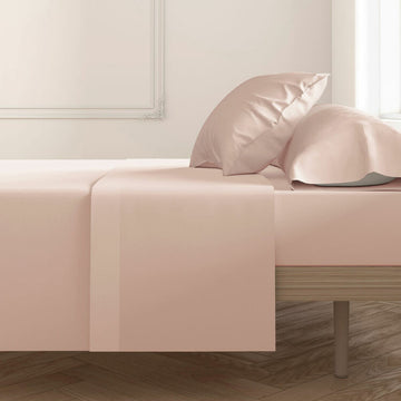 Nude Happy Home Einzelmatratze Kissenbezug und Spannbettlaken mit subtilem Glanz.