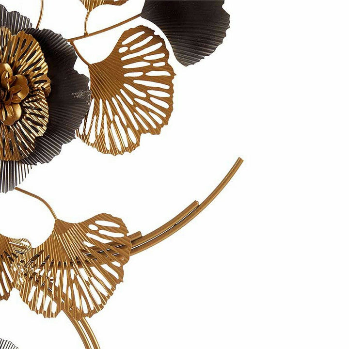 Blomster Wandbild aus Metall in Gold und Kupfer mit filigranen Blatt- und Blumenmustern.