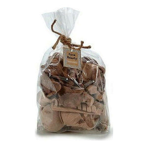 Braune Deko-Blumen in einer durchsichtigen Tasche. Potpourri mit 'Farm Beauty' Etikett.