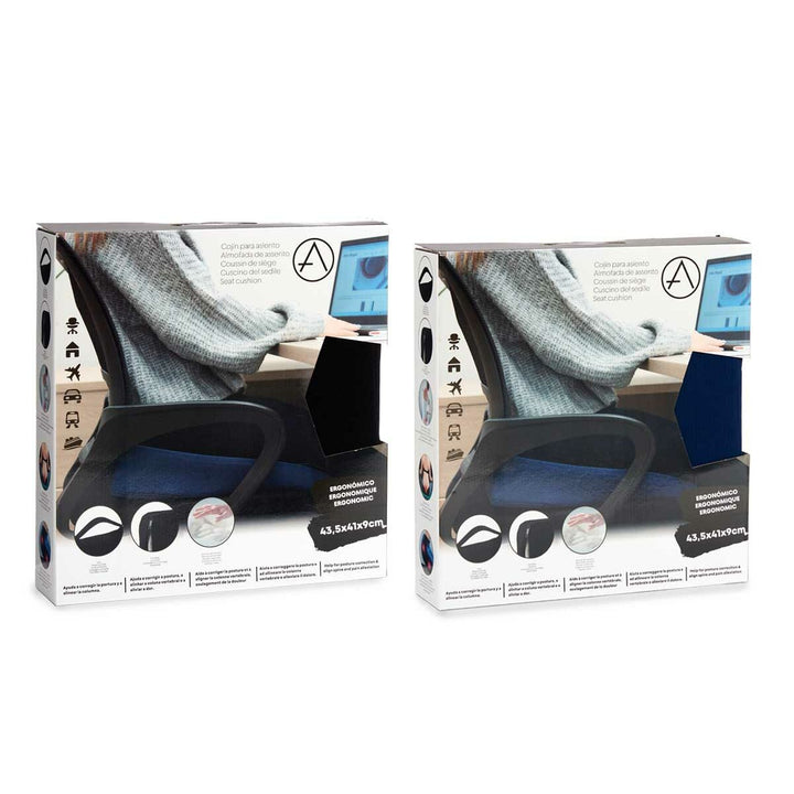 Verpackung eines blauen Stuhlkissens 41,5 x 9 x 43 cm. Schaumstoff für ergonomische Haltung und Wirbelsäulenausrichtung.