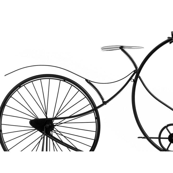 Dekoratives Fahrrad aus schwarzem Metall. Minimalistisches Design mit dünnen Metallstreben.