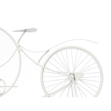 Dekoratives, weißes Metall Fahrrad mit filigranen Speichen und schlichtem Sattel.