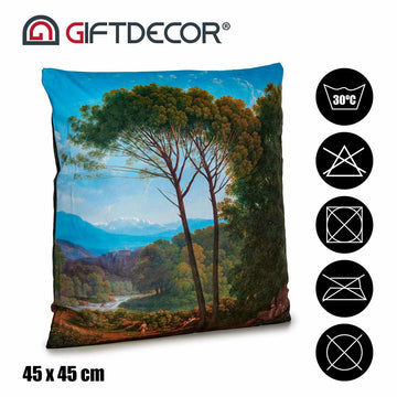 Dekoratives Kissen mit Landschaftsmotiv. Kunstvoller Druck mit Bäumen, Fluss und Bergen.