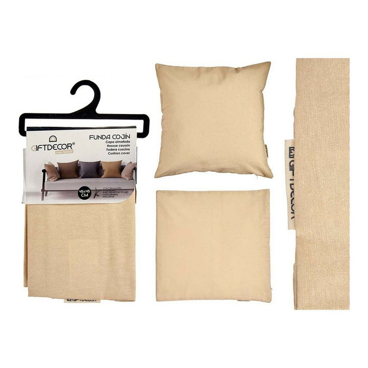 Creme-beiger Kissenbezug in zwei Größen. Schlichtes Design, ideal für Sofa-Kissen.