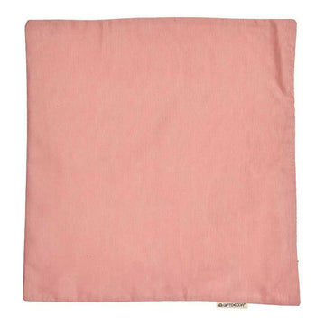 Rosa Kissenbezug mit Rippenstruktur. Quadratischer Bezug für Sofakissen.