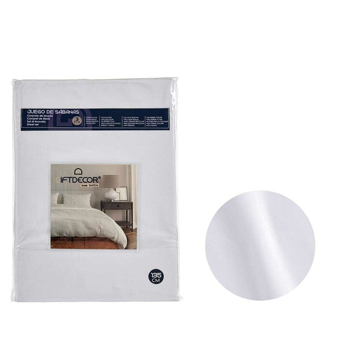 Weißes Bettwäsche-Set (3 Stücke) im Paket. Extra weich und farbecht.