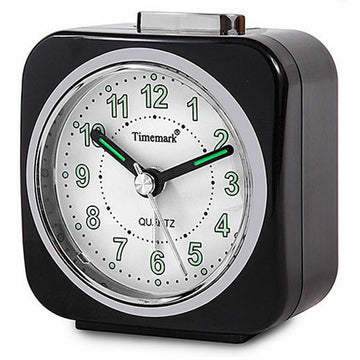 Schwarzer Bordur Timemark Wecker mit silberner Lünette und gut lesbaren, leuchtenden Ziffern.