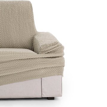Beige Sesselhusse Eysa THOR mit strukturierter Oberfläche für optimalen Schutz.