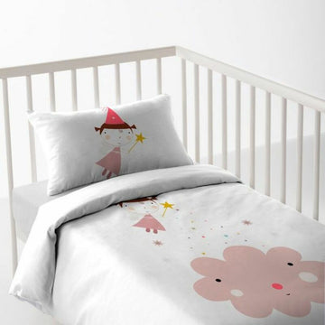 Bettbezug Fairy C: Weißer Bezug mit Feen und Wolken für Babybett.