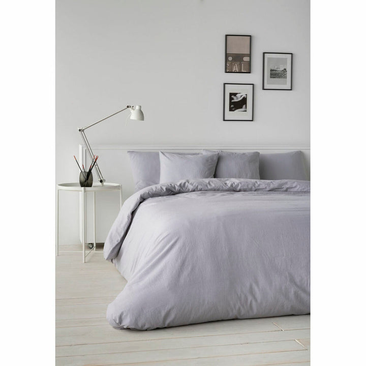 Grauer Bettdeckenbezug aus Leinen der Marke Naturals, schlichtes Design.