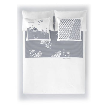 Bettdeckenbezug Lastovo: Weiße Bettwäsche mit floralen und geometrischen Mustern.