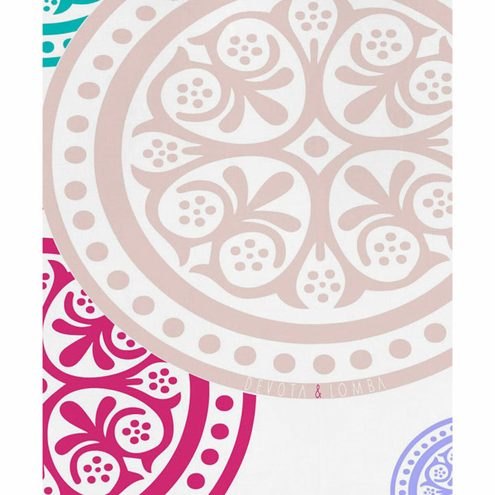 Detailansicht: Bettdeckenbezug mit Medaillon-Muster in Pink-, Fuchsia- und Blautönen.