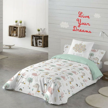 Rainbowland Bettbezug mit Einhorn, Wal und Regenbogen Motiven. Weiche Textur für erholsamen Schlaf.