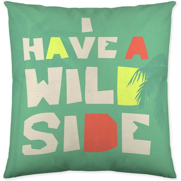 Grüner Kissenbezug Naturals Dino (50x50 cm) mit 'I have a wild side' und Palmenmuster.
