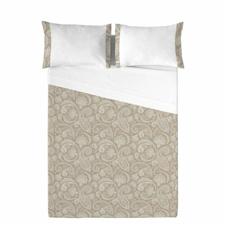 Elegantes Lua Dreams Oberlaken Set mit Paisley Muster und weißen Kissenbezügen.
