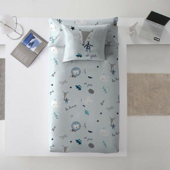 Hellblauer Bettdeckenbezug mit Tiermotiven und 'Be Brave' Schriftzug.