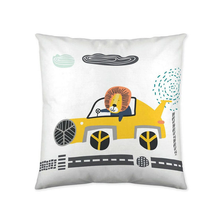 Naturals Kissenbezug mit Löwe im gelben Auto Design. Cartoon Grafik für Kinderzimmer.