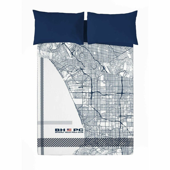 Blau-weißes Beverly Hills Polo Club Bettwäsche-Set mit Stadtplan-Muster und blauen Kissenbezügen.