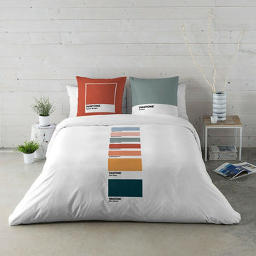 Bettdeckenbezug mit Pantone Farbfeldern. Das Schlafzimmer wirkt einladend mit dem farbenfrohen Design.