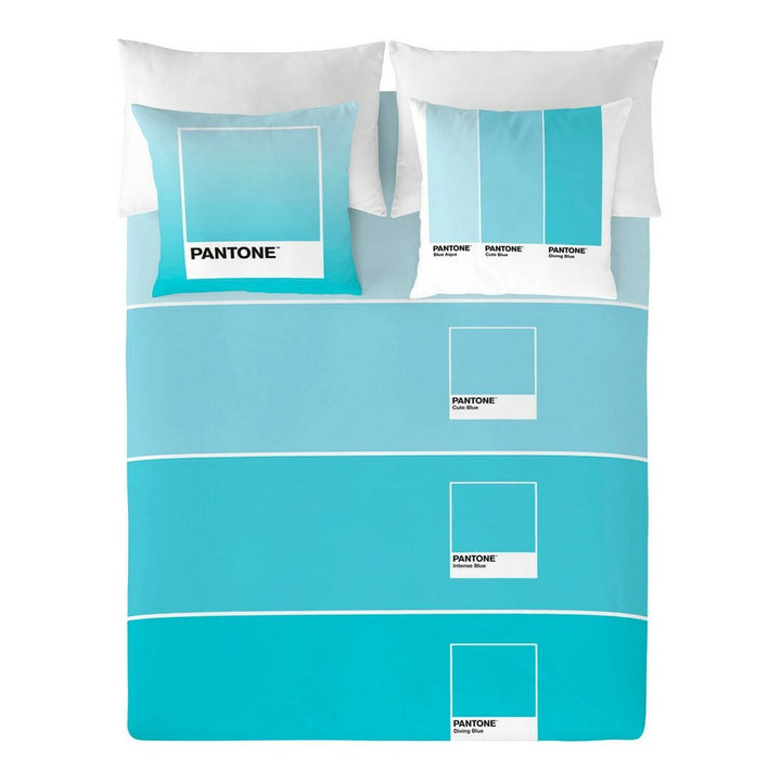 Bettdeckenbezug Ombre Pantone mit verschiedenen Blautönen und passenden Kissenbezügen im Farbverlauf Design.