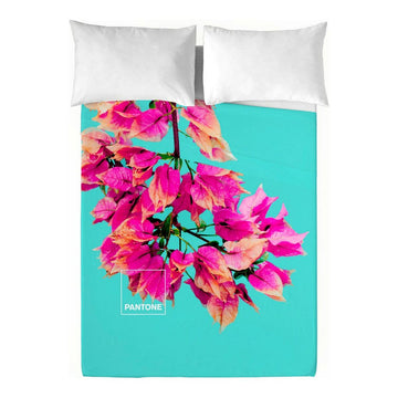 Türkisfarbenes Bugnavilla Pantone Bettwäsche-Set mit auffälligem Blumenmuster und weißen Kissen.