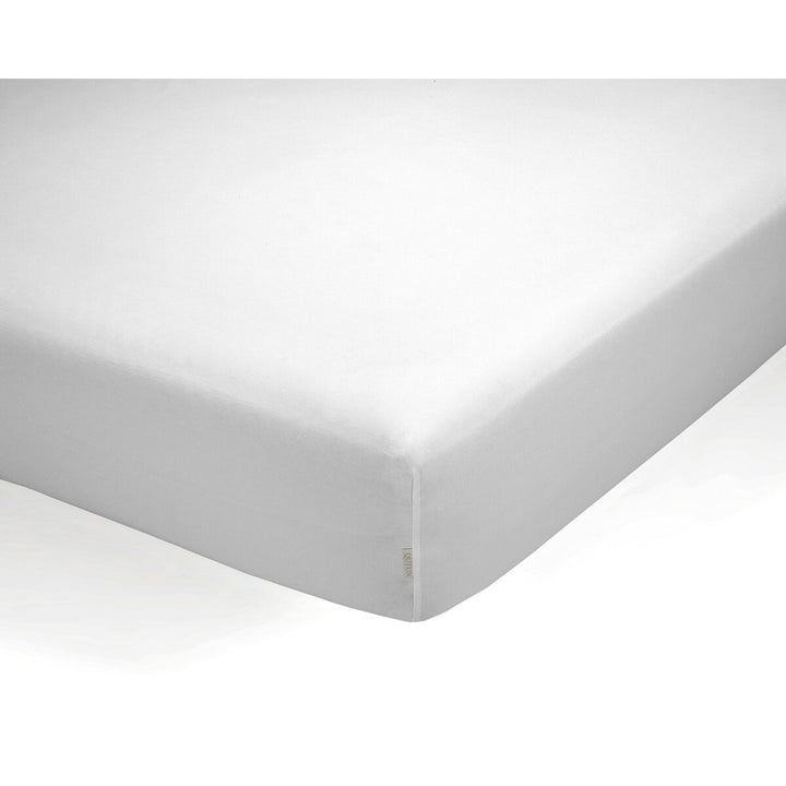 Weißes QUTUN Spannbetttuch 140x200 cm von Alexandra House Living für ein sauberes Schlafzimmer.