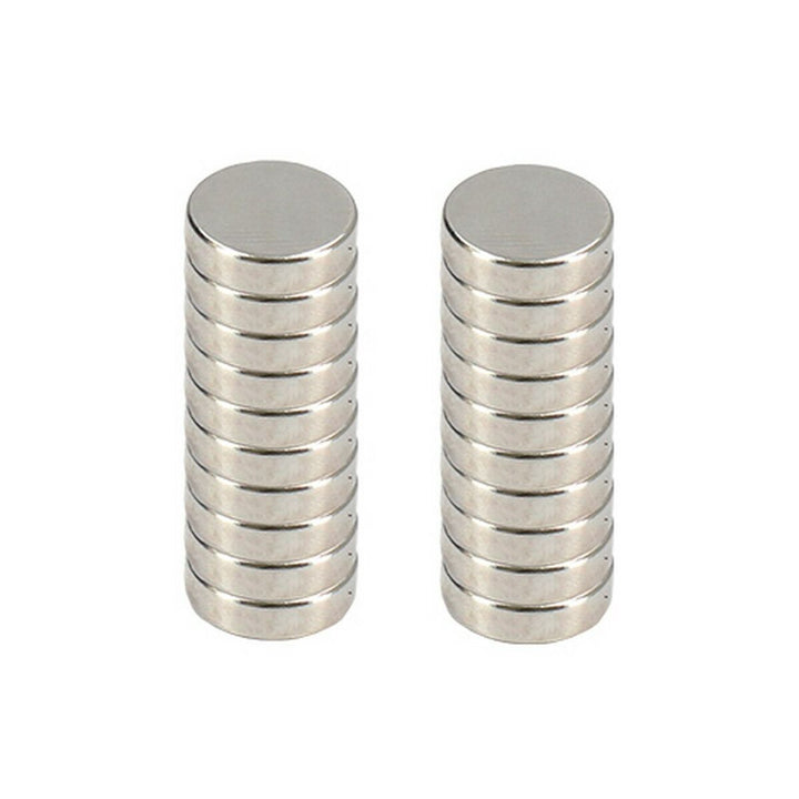 Zwei Stapel runde Ferrestock Magnete, 14 x 4 mm, metallisch.