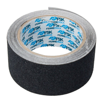 Schwarzes Ferrestock Antirutsch-Klebeband 50mm. Rutschfest und einfach anzuwenden.
