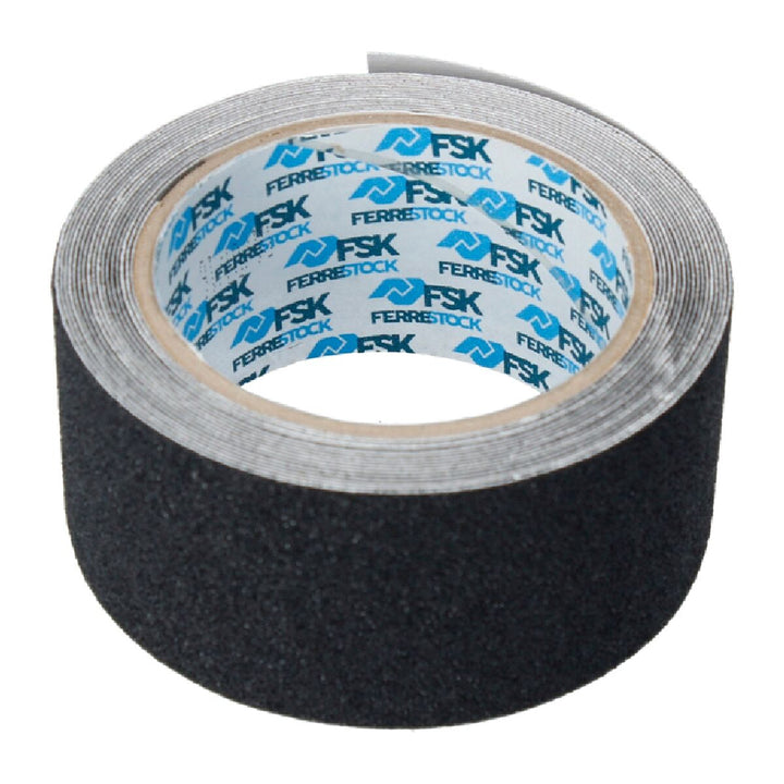 Schwarzes Ferrestock Antirutsch-Klebeband 50mm. Rutschfest und einfach anzuwenden.