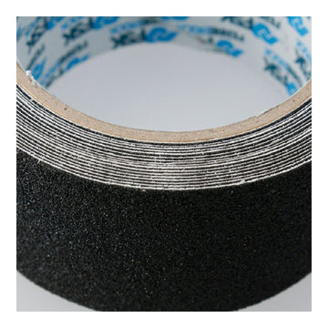 Nahaufnahme: Schwarzes Antirutsch Klebeband Ferrestock, 50mm breit.