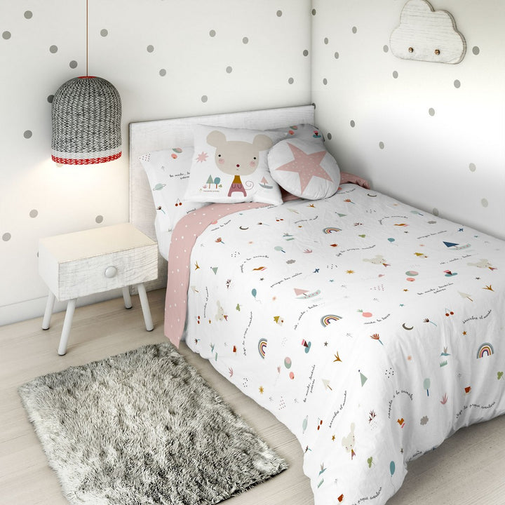 Niedlicher, reversibler Bettdeckenbezug mit verspielten Mustern für ein 105er-Bett. Wende-Design.