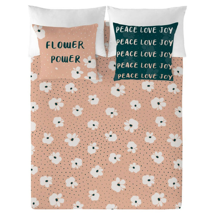 Bettdeckenbezug Suri King Size mit Blumenmuster und Kissenbezüge mit Peace Love Joy und Flower Power.