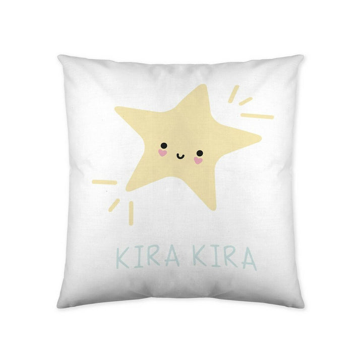 Weißer Kissenbezug mit gelbem Stern und dem Schriftzug 'Kira Kira'.