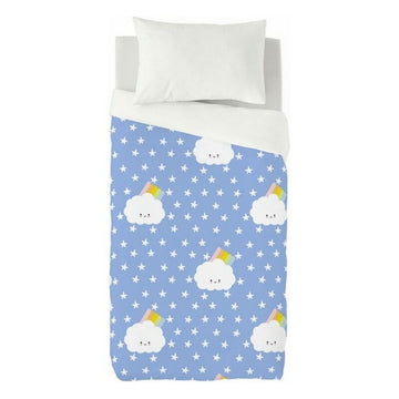 Bettdeckenbezug mit Wolken und Regenbogen Muster auf hellblauem Cool Kids Textil.