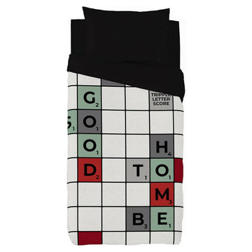 Bettdeckenbezug Naturals Scrabble King Size mit Wortspiel-Design und schwarzen Kissenbezügen.
