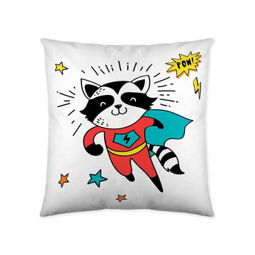 Weißer Kissenbezug mit Waschbär-Superheld Grafik. Quadratisches Kissen mit Cartoon-Design.