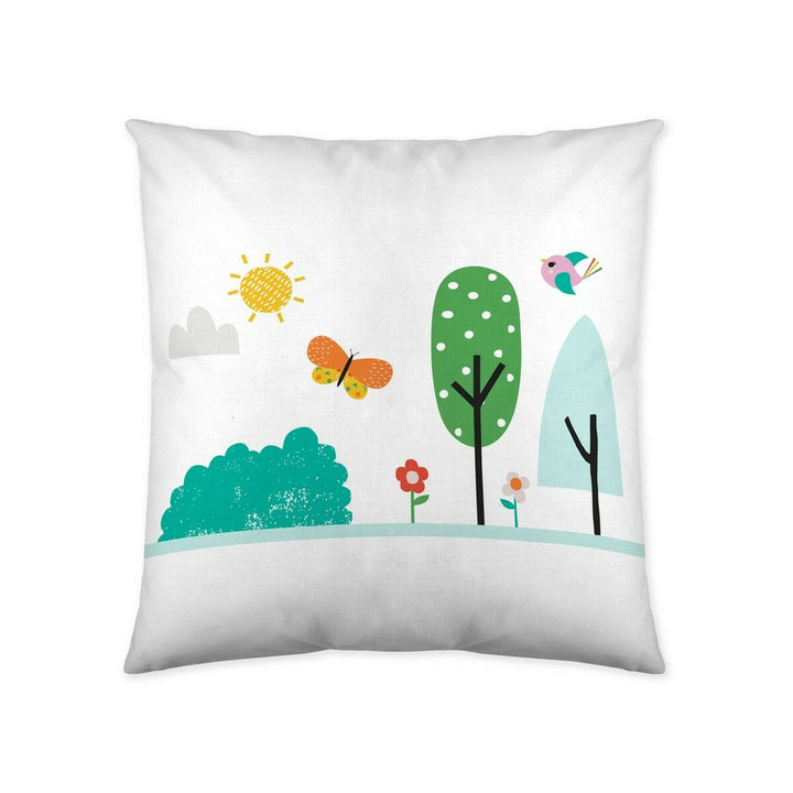 Quadratischer Kissenbezug mit Cartoon-Landschaft, Bäume, Blumen, Schmetterling und Vogel.