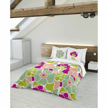 Bettdeckenbezug mit Blumenmuster. Das Set enthält Kissenbezüge passend zum floralen Design.